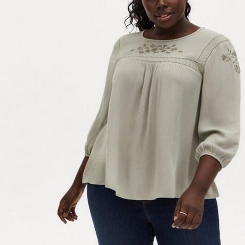 Torrid Crinkle Gauze Embroidered Top Size 00 (M)